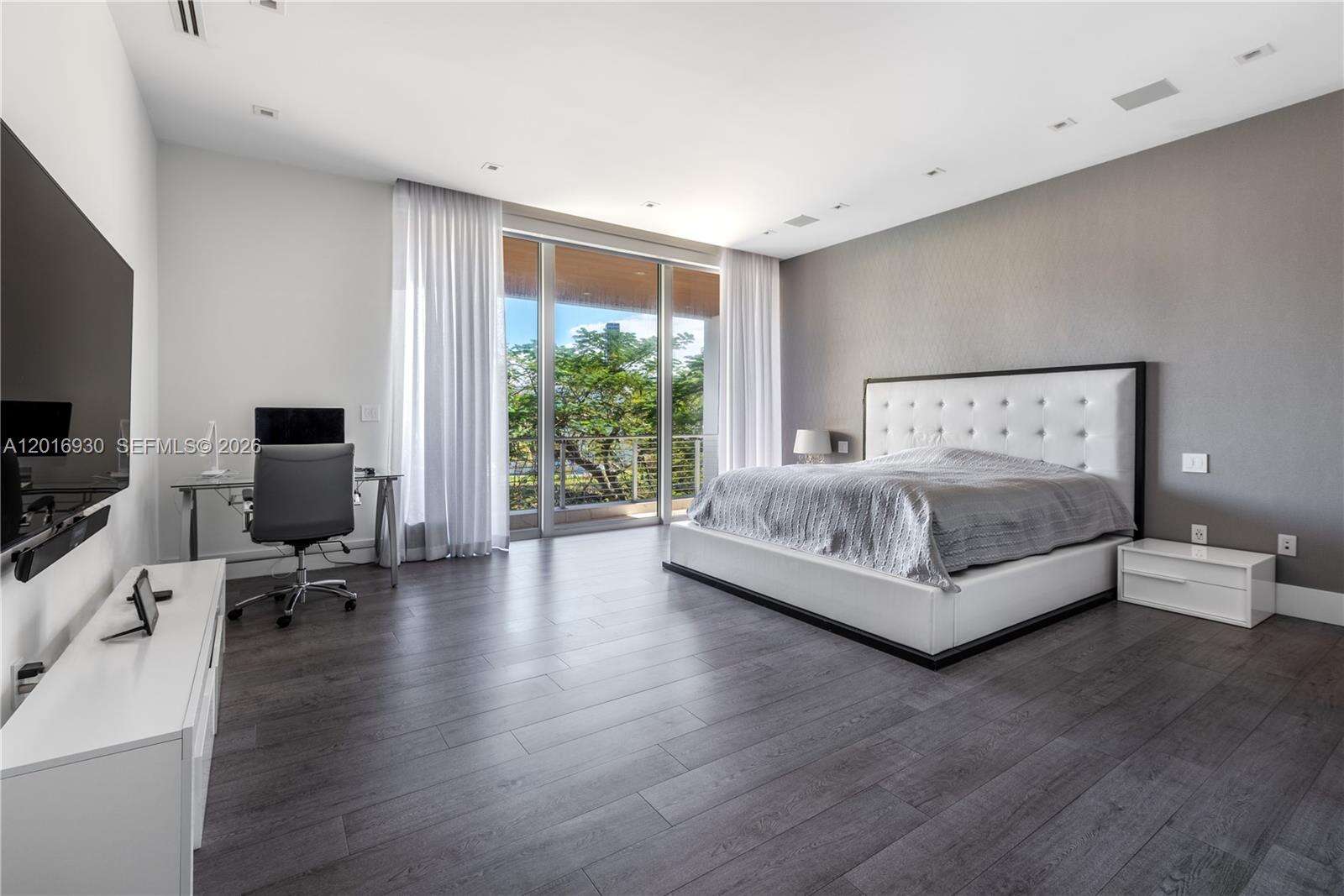 400 Tamarind Dr, Hallandale Beach, FL 33009 | Picture 34