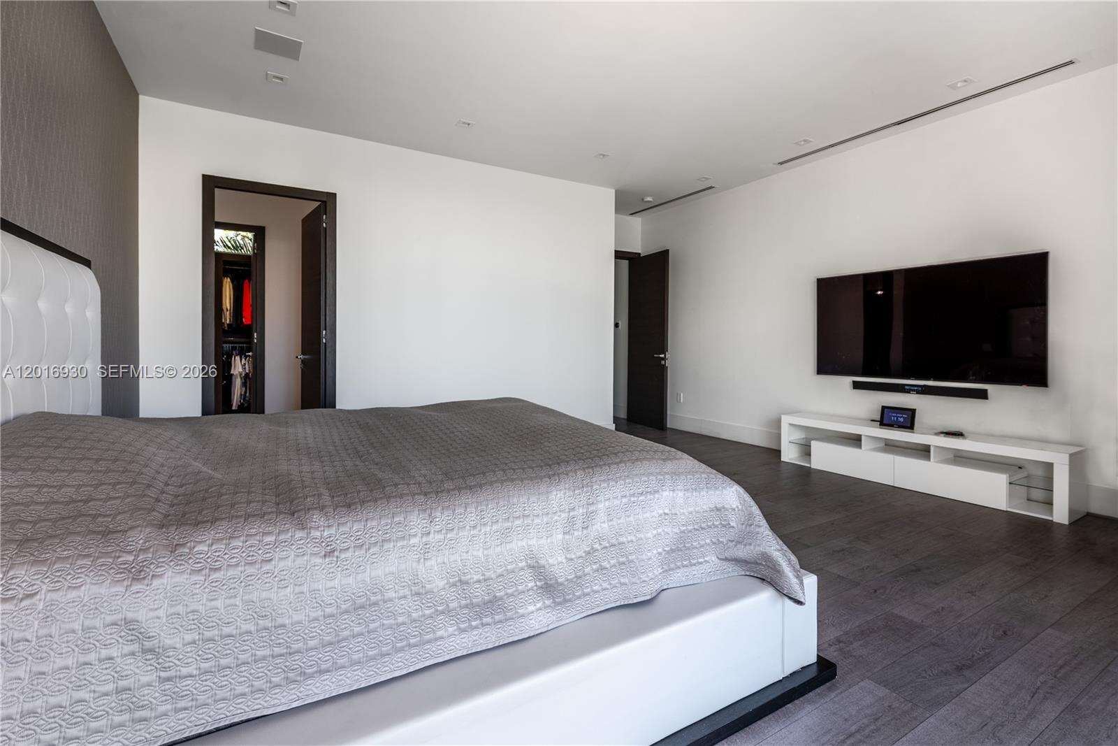 400 Tamarind Dr, Hallandale Beach, FL 33009 | Picture 35
