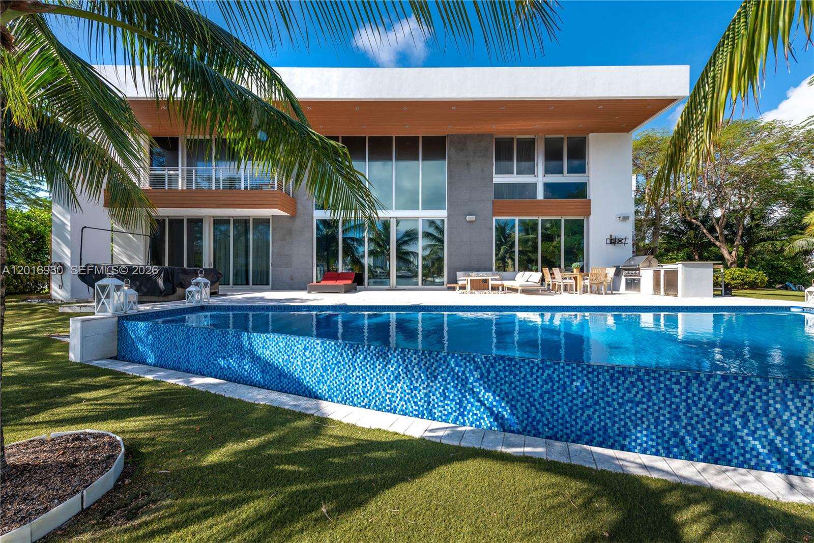 400 Tamarind Dr, Hallandale Beach, FL 33009 | Picture 6
