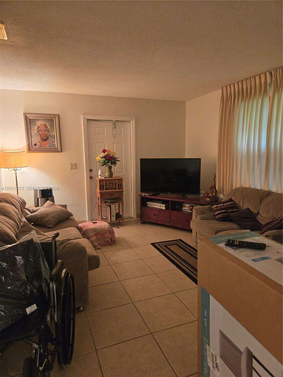 625 9th Ct, Hallandale Beach, FL 33009 - For Sale photo 11