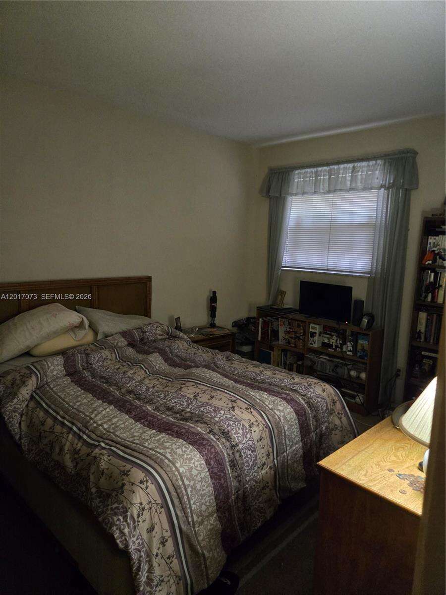 625 9th Ct, Hallandale Beach, FL 33009 - For Sale photo 5
