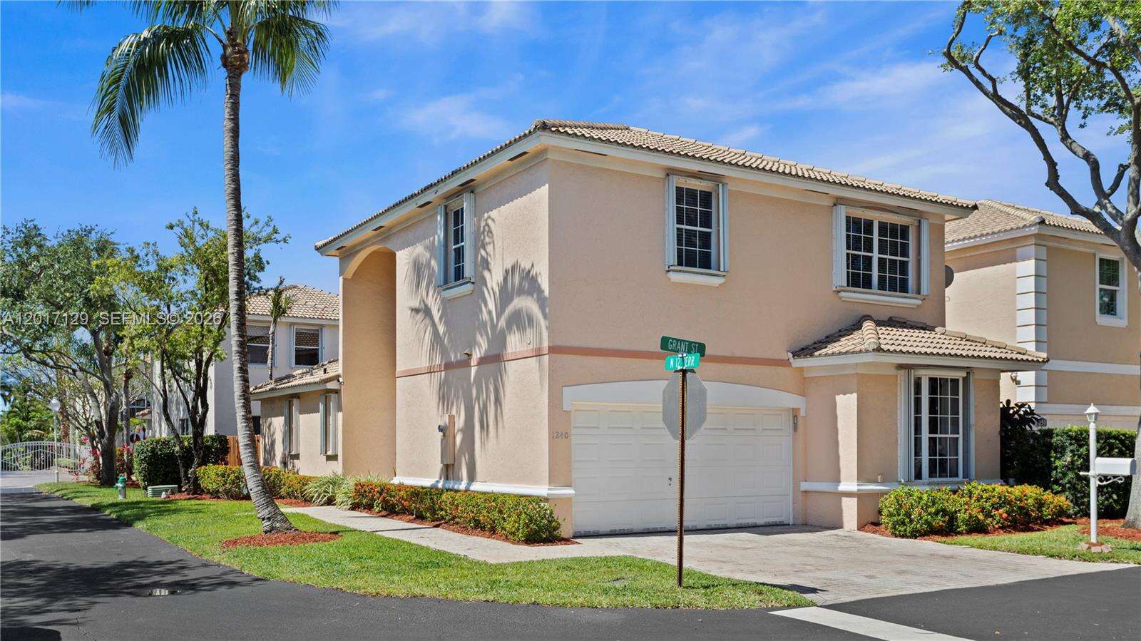 1240 Grant St, Hollywood, FL 33019 - For Sale photo 1