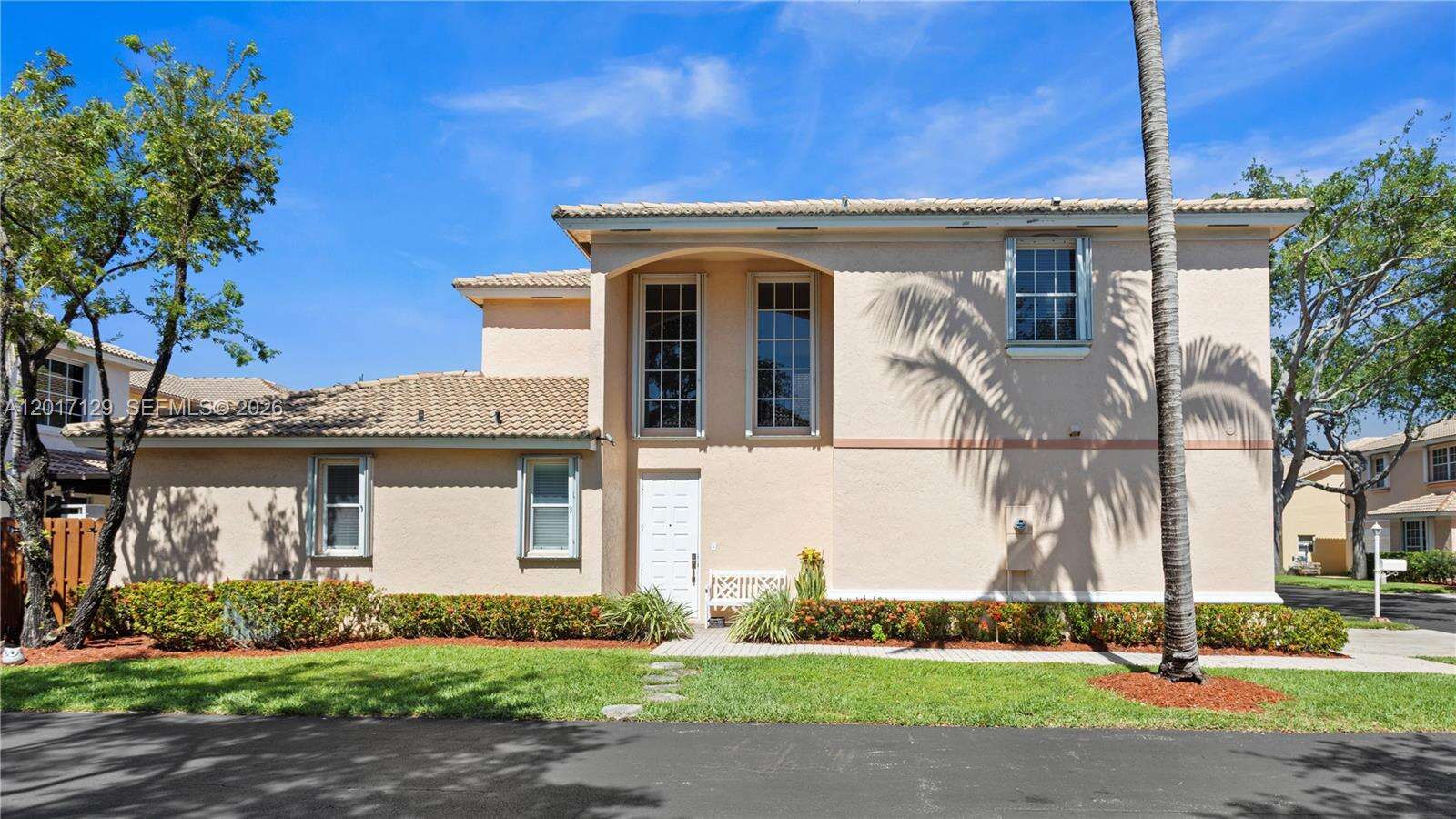 1240 Grant St, Hollywood, FL 33019 - For Sale photo 2