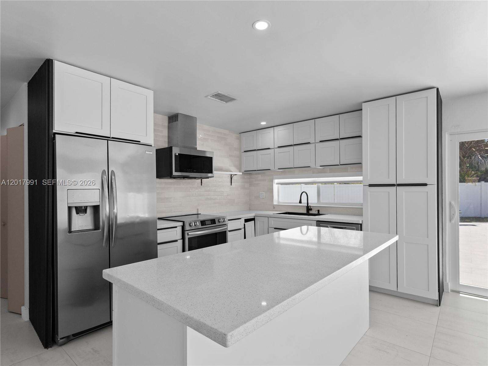 421 56th Ter, Hollywood, FL 33023 - For Sale photo 3