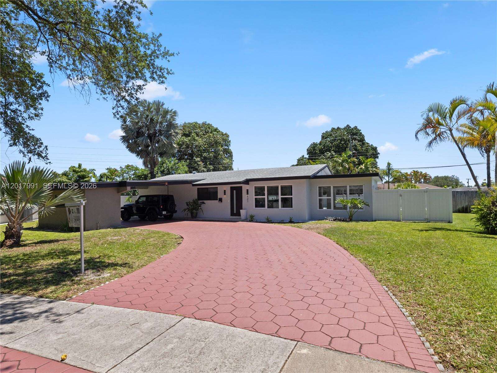 421 56th Ter, Hollywood, FL 33023 - For Sale photo 4