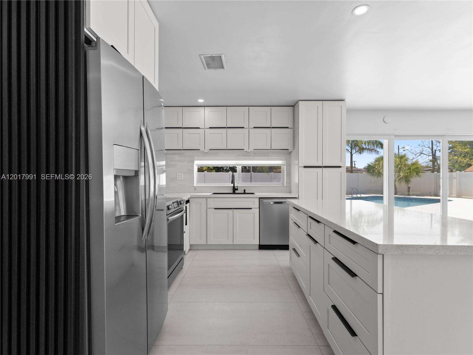 421 56th Ter, Hollywood, FL 33023 - For Sale photo 5