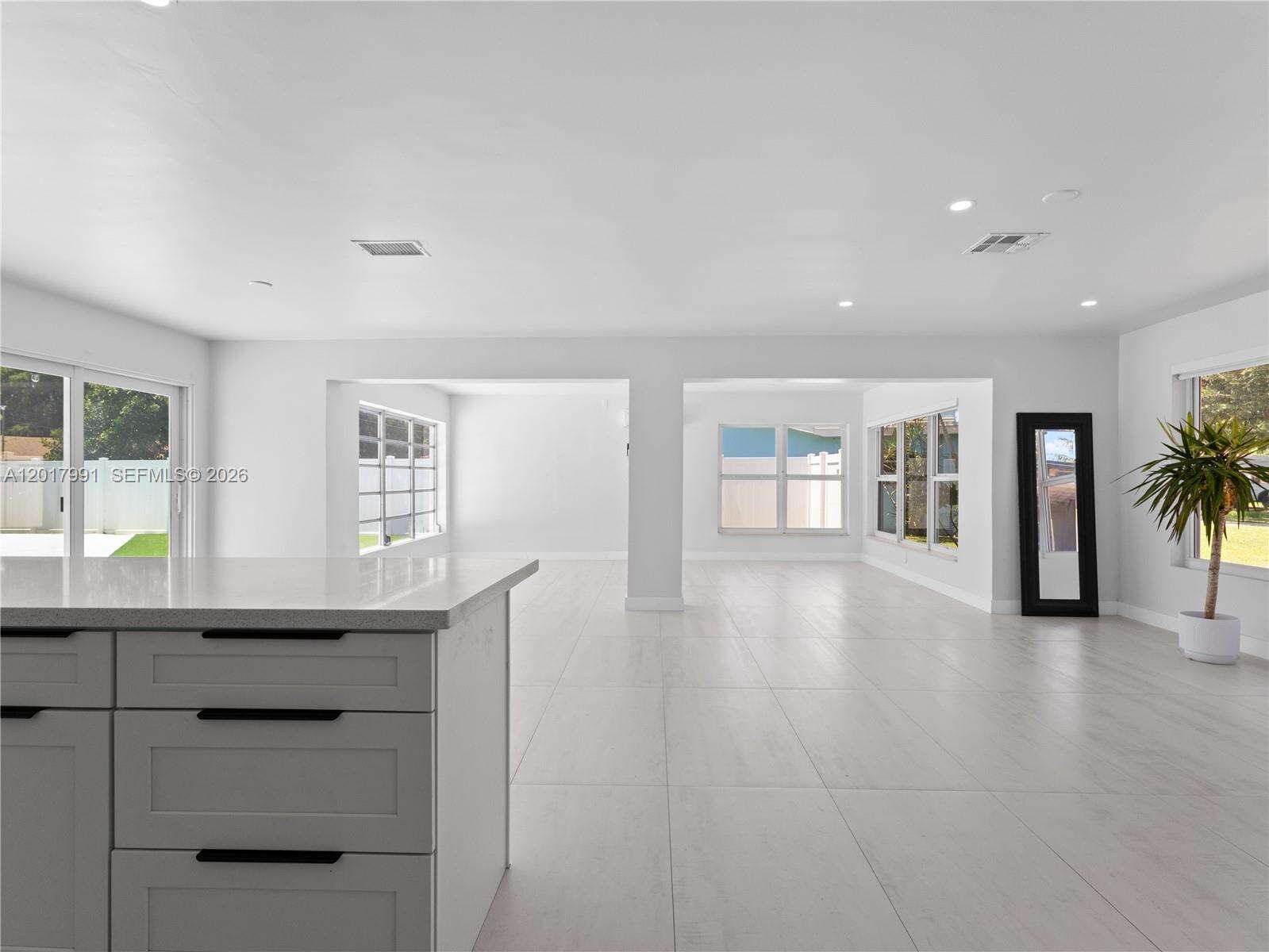 421 56th Ter, Hollywood, FL 33023 - For Sale photo 7