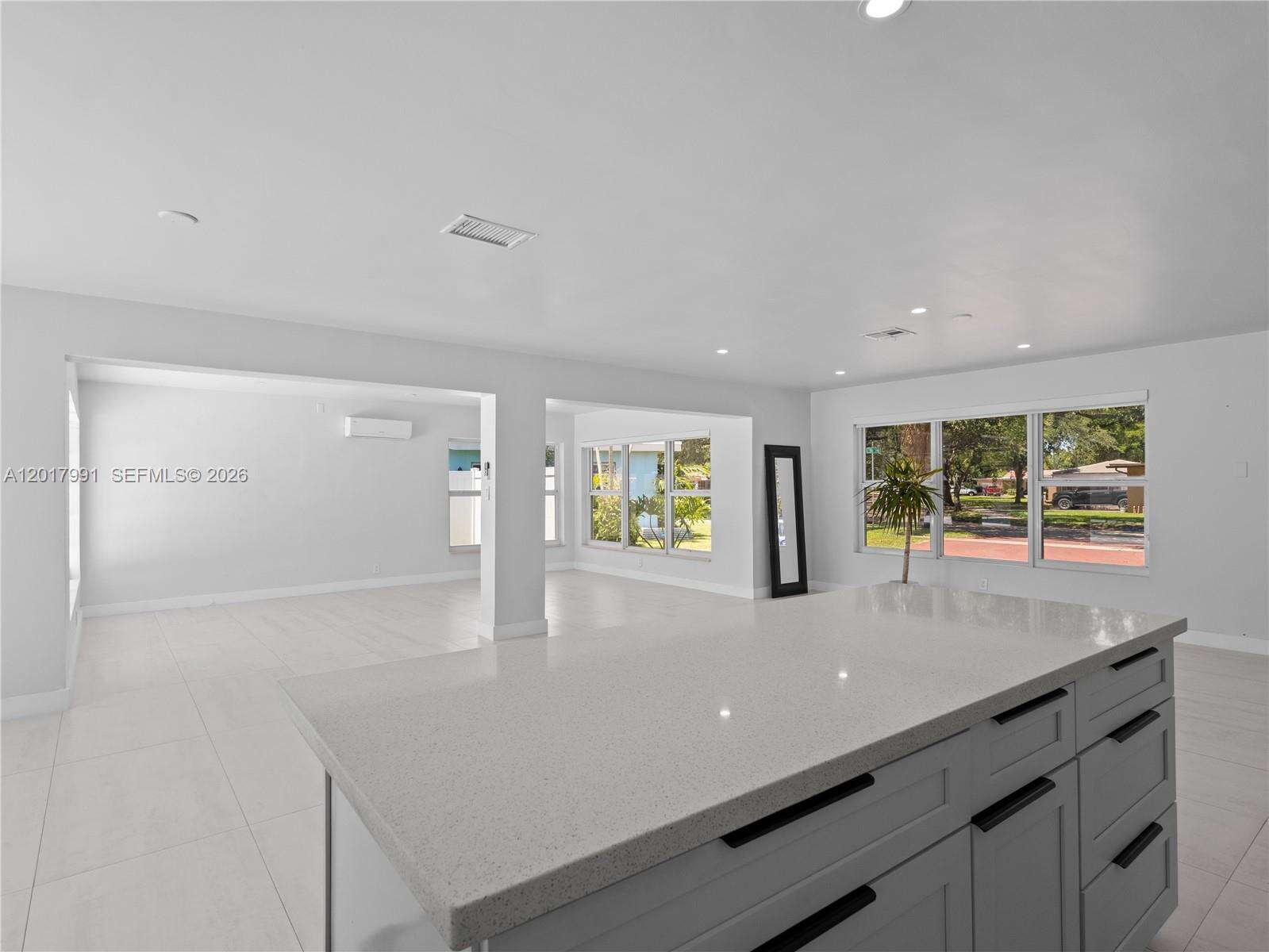 421 56th Ter, Hollywood, FL 33023 - For Sale photo 8