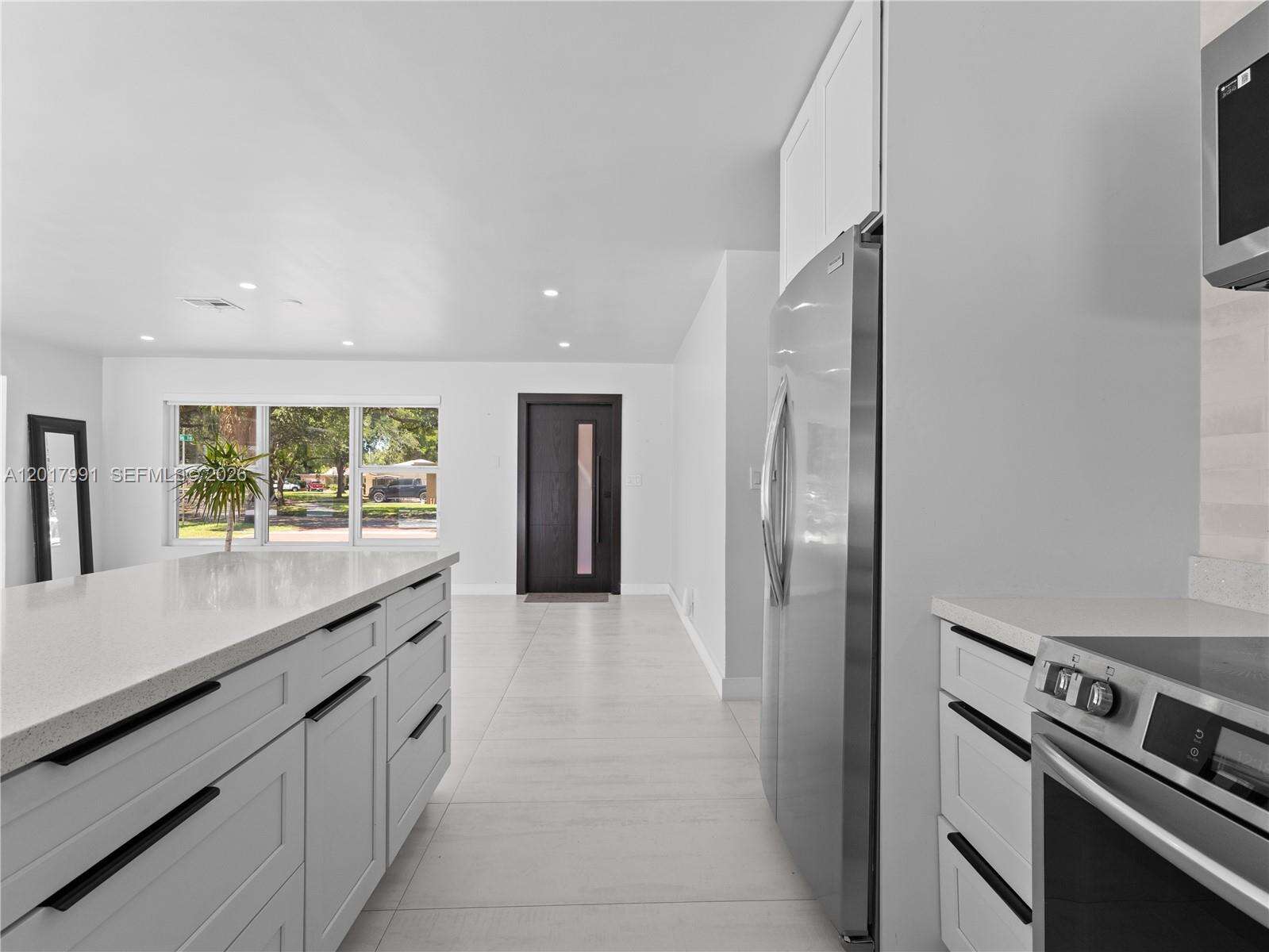 421 56th Ter, Hollywood, FL 33023 - For Sale photo 9