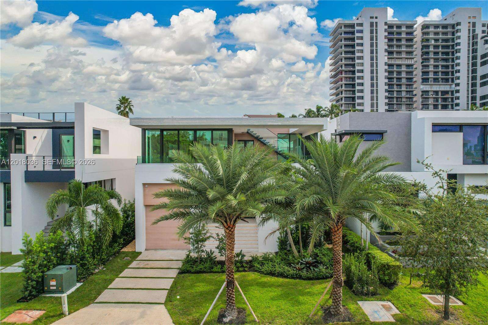 1092 Venetian Dr, Miami, FL 33139 | Picture 1