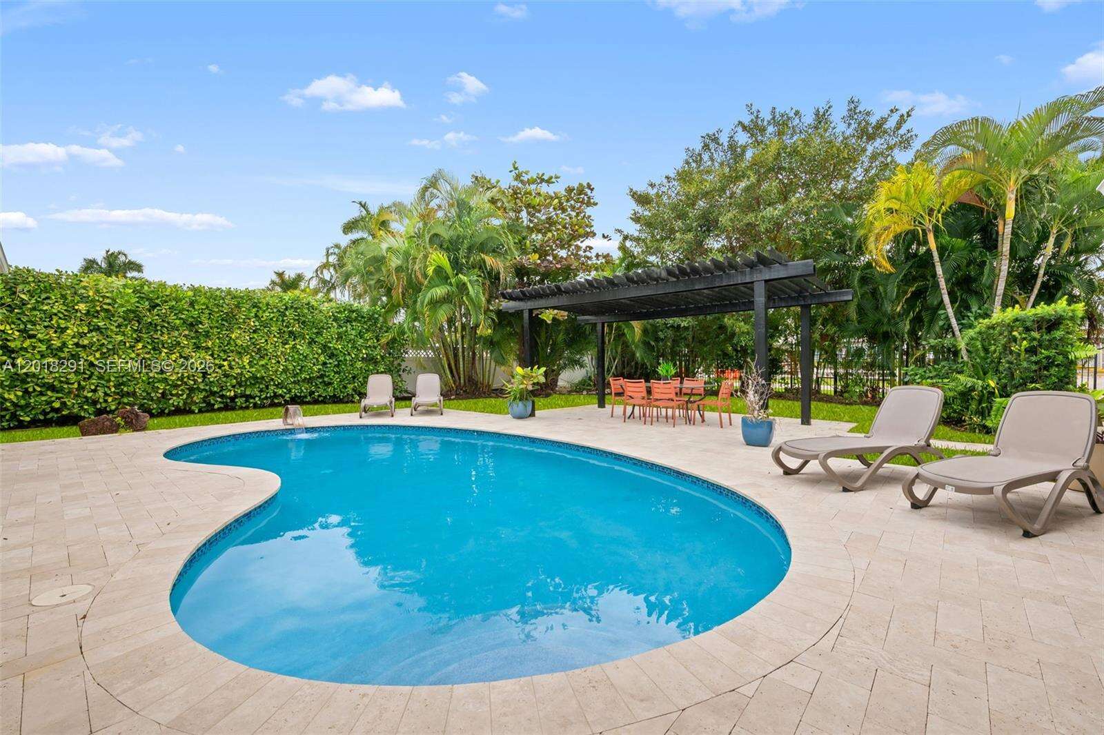 2711 Mayan Dr, Fort Lauderdale, FL 33316 - For Sale photo 2