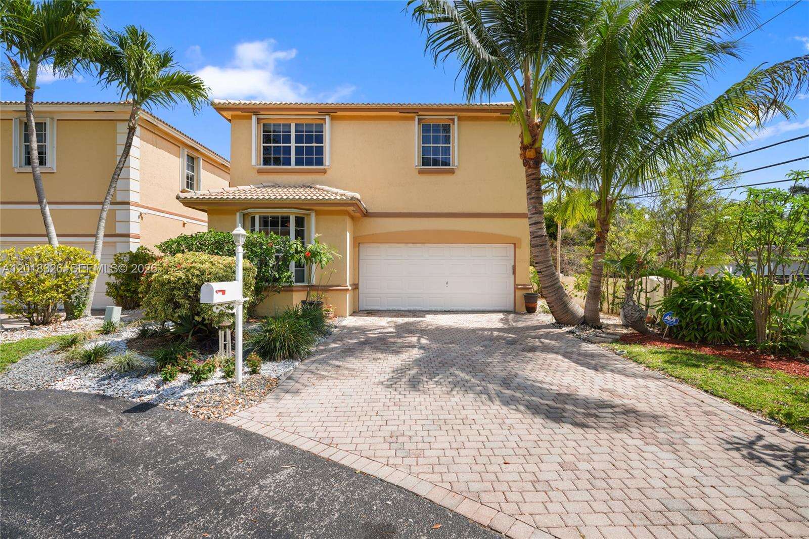 1282 Grant Ct, Hollywood, FL 33019 - For Sale photo 2