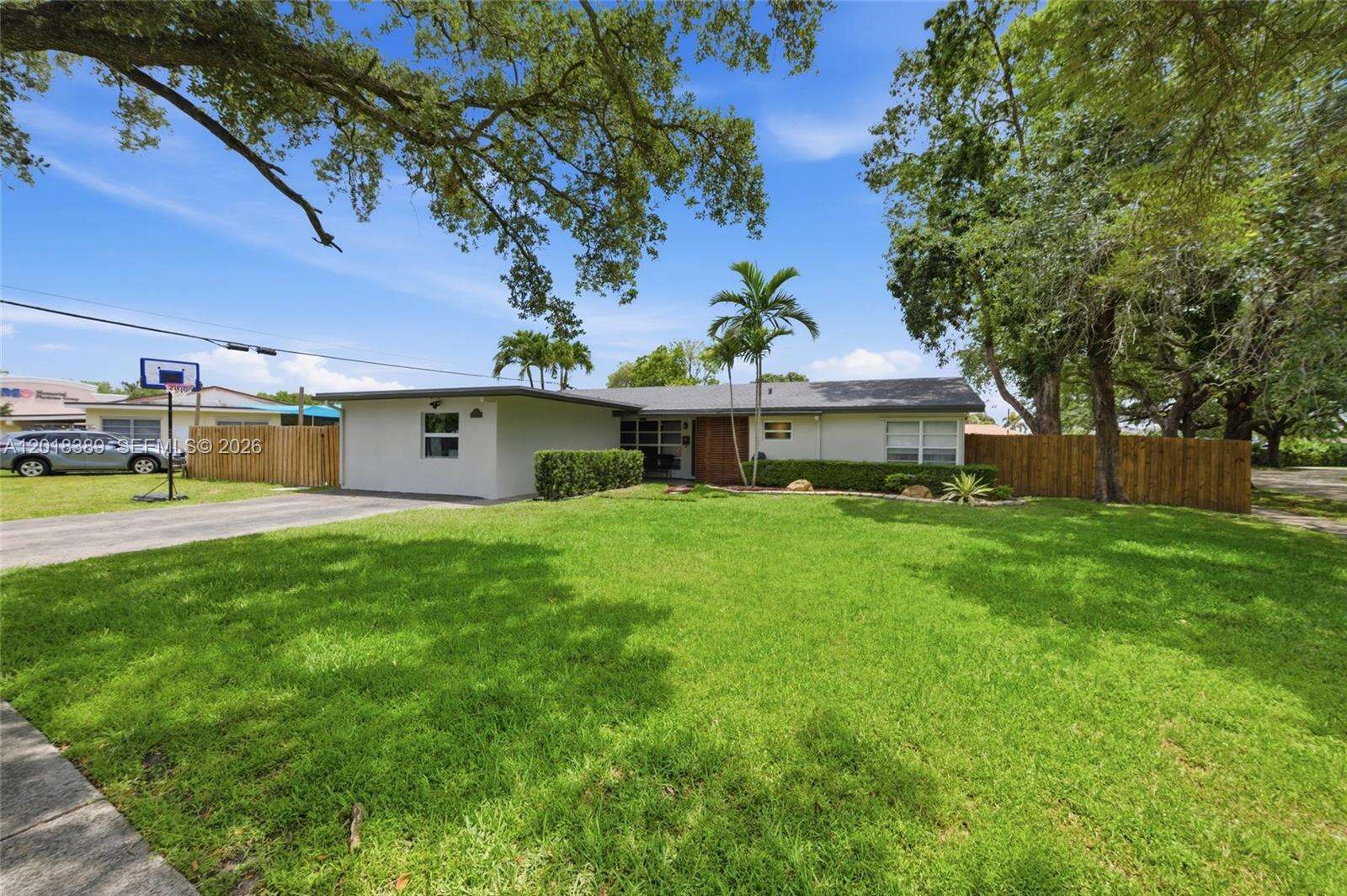 109 57th Ave, Hollywood, FL 33023 - For Sale photo 1