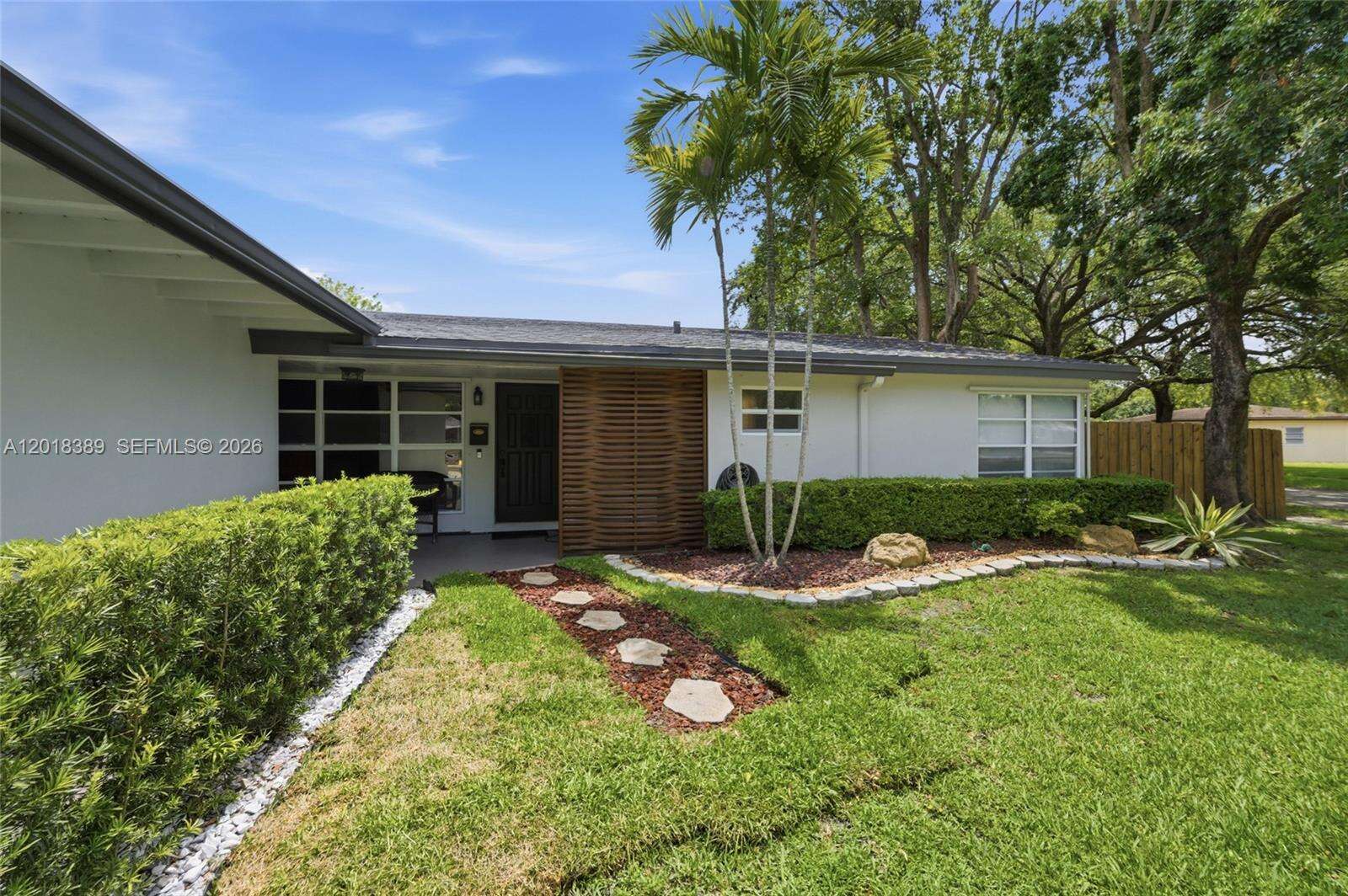 109 57th Ave, Hollywood, FL 33023 - For Sale photo 2