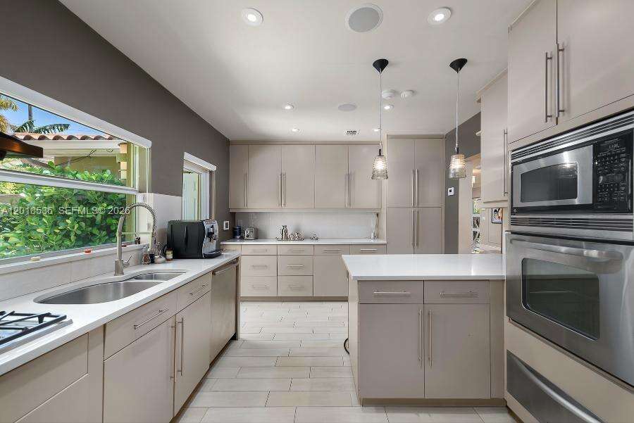 830 Dilido Dr, Miami Beach, FL 33139 - For Sale photo 5