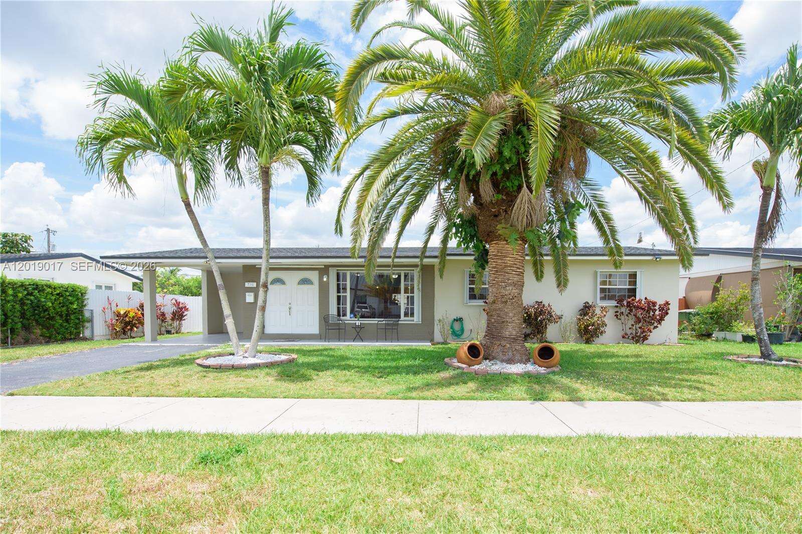 731 17th St, Homestead, FL 33030 - For Sale photo 1
