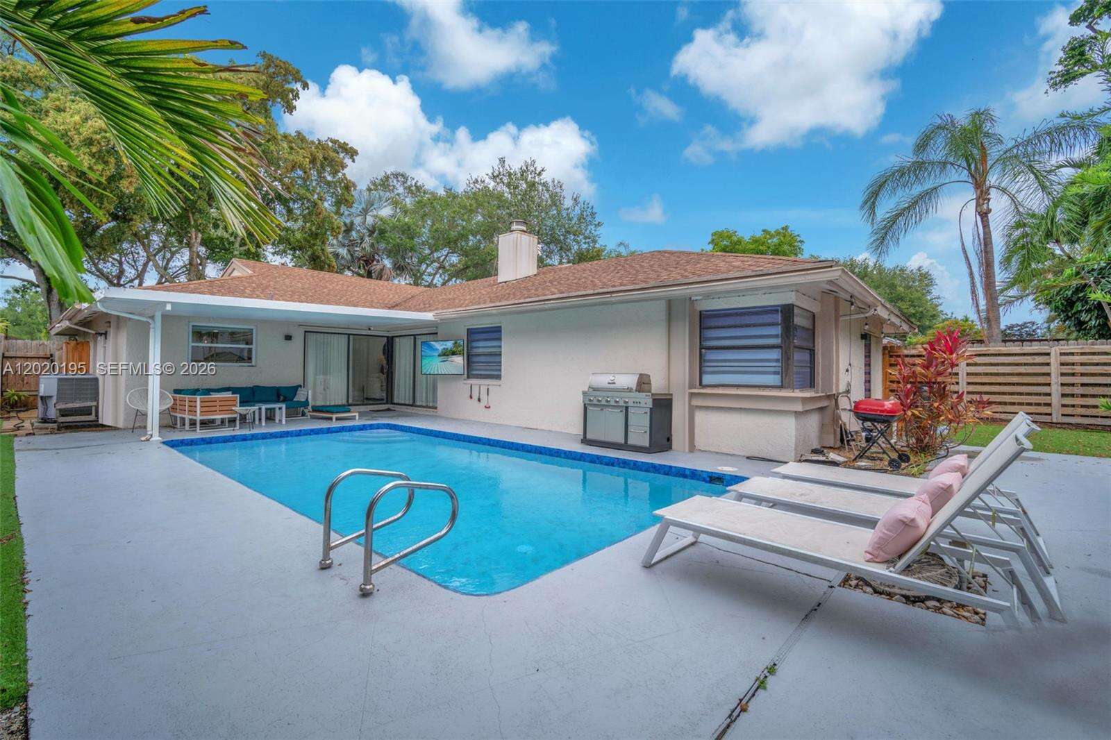136 Greens Rd, Hollywood, FL 33021 - For Sale photo 9