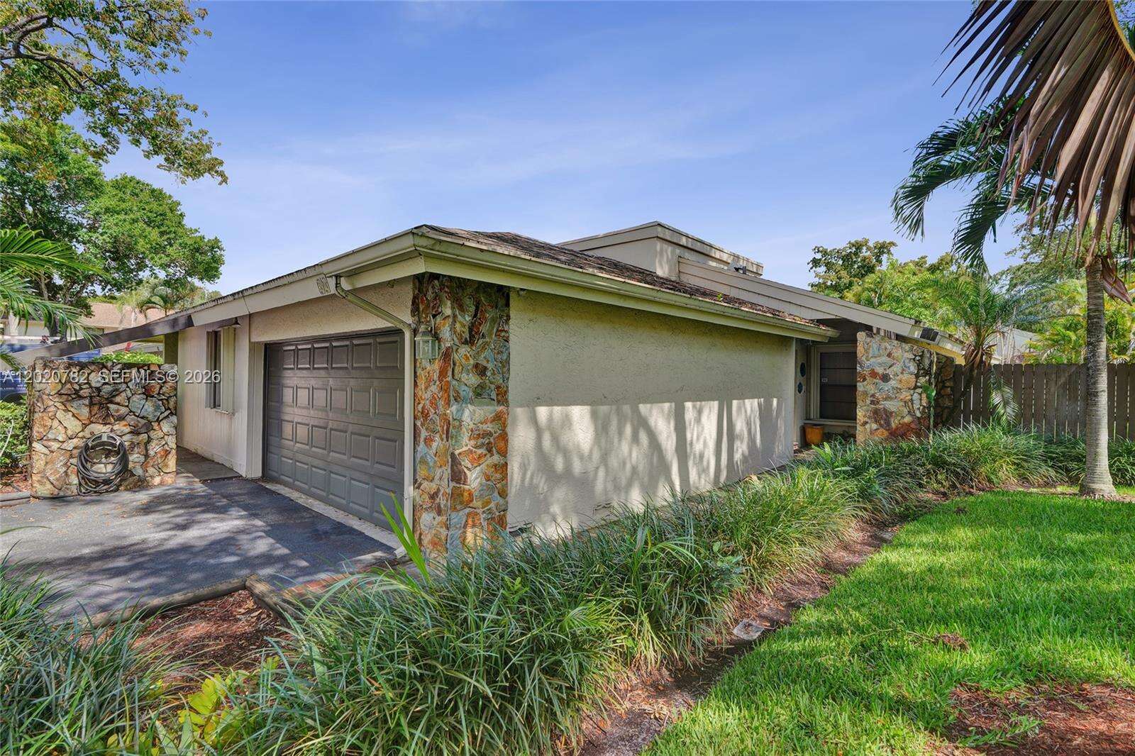 30 Cedar Rd, Hollywood, FL 33021 - For Sale photo 3