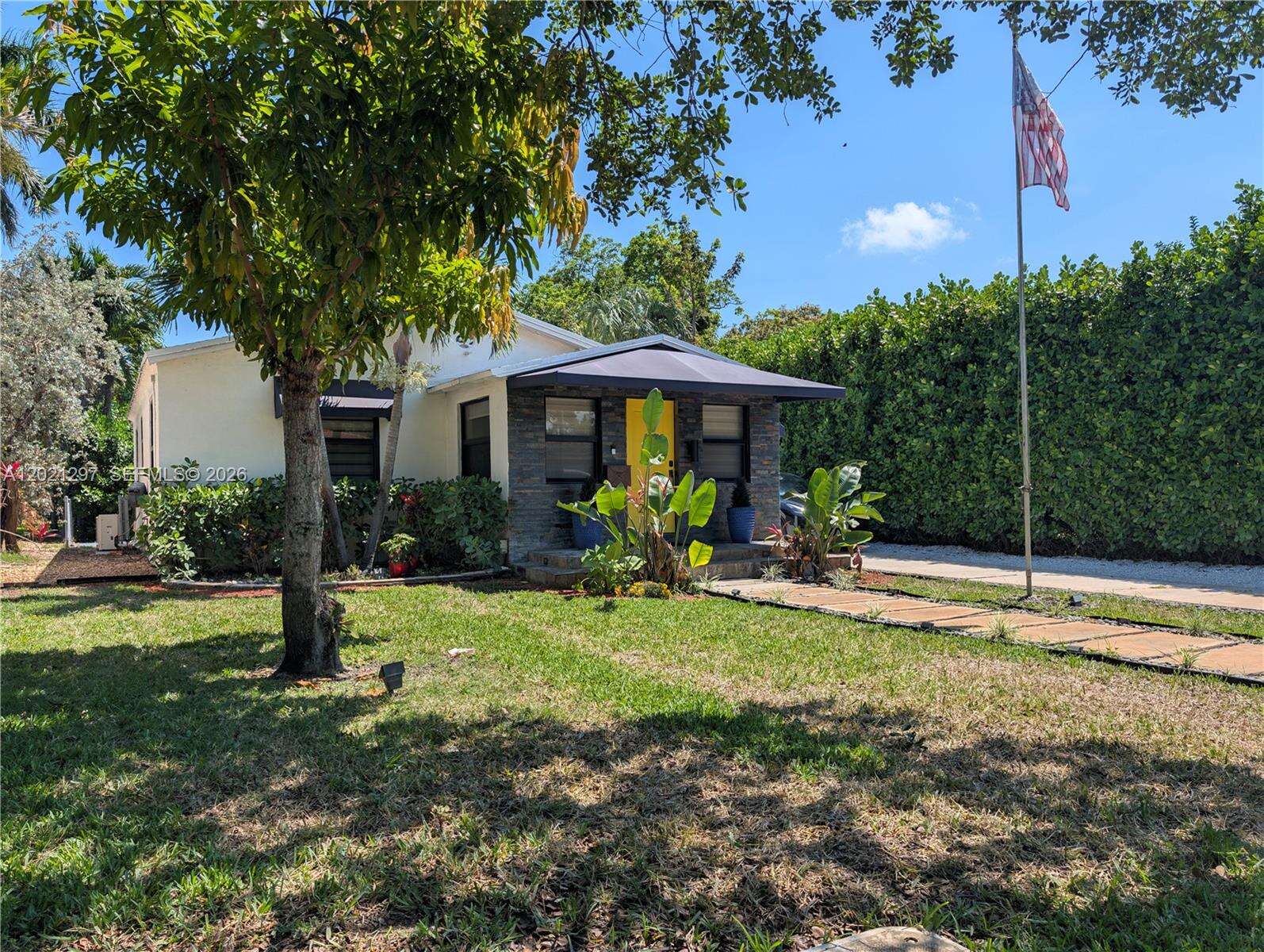 2460 Jackson St, Hollywood, FL 33020 - For Sale photo 2