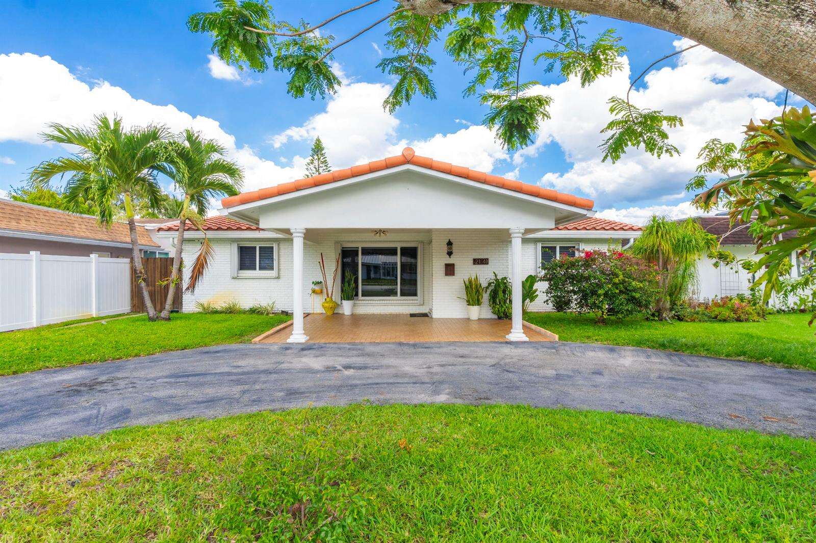2141 56th, Hollywood, FL 33021 - For Sale photo 2