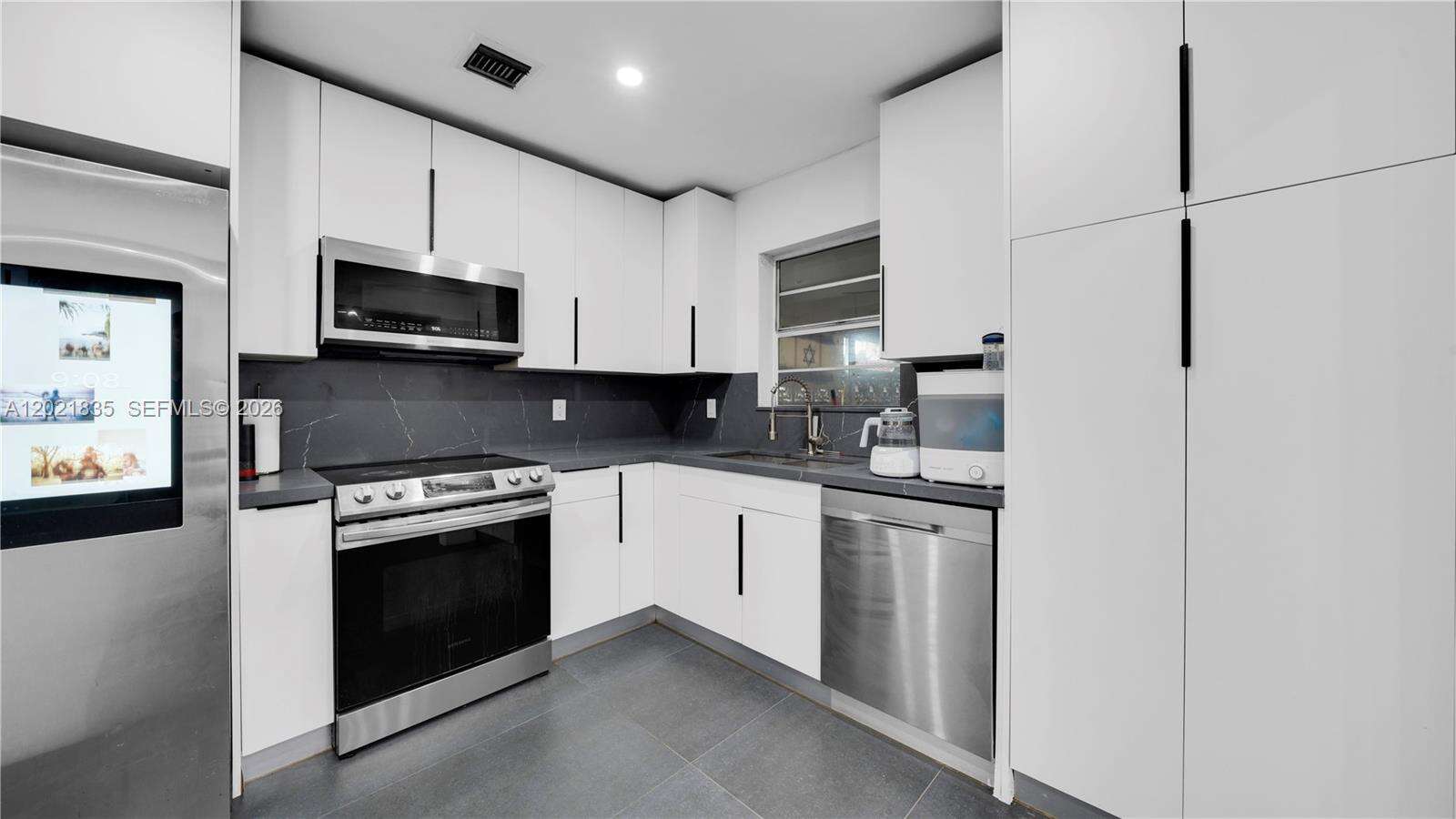 603 32nd Ave, Hollywood, FL 33021 - For Sale photo 12