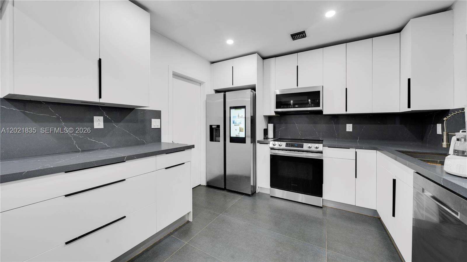 603 32nd Ave, Hollywood, FL 33021 - For Sale photo 13