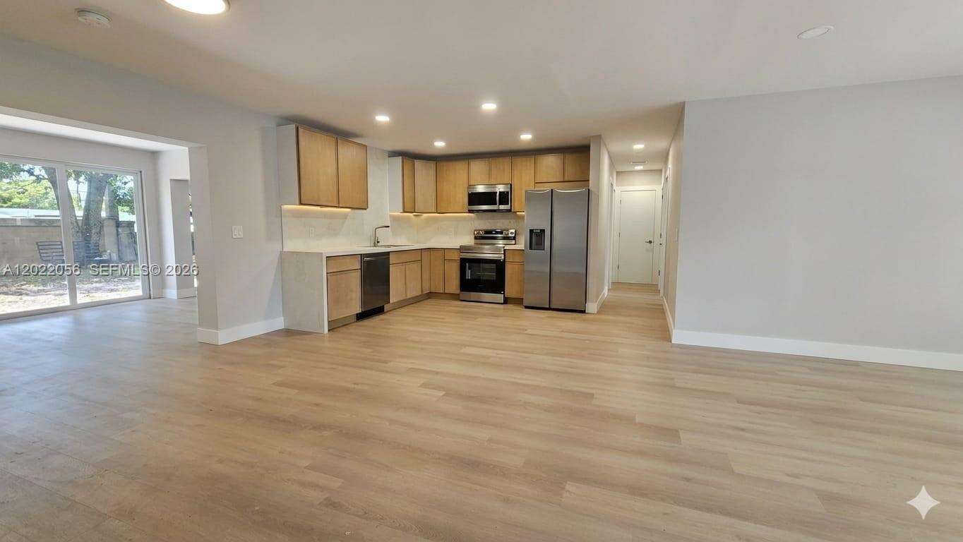 6841 1st Ct, Pembroke Pines, FL 33023 - For Sale photo 2