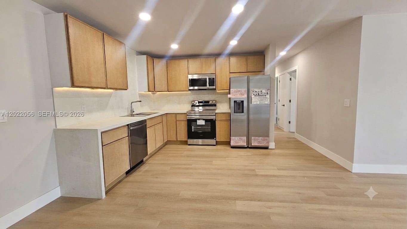 6841 1st Ct, Pembroke Pines, FL 33023 - For Sale photo 3