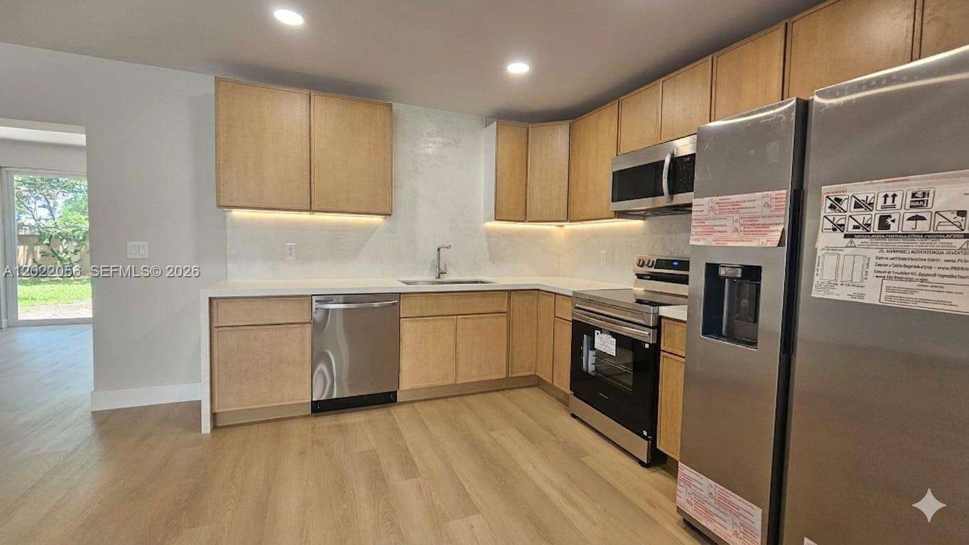 6841 1st Ct, Pembroke Pines, FL 33023 - For Sale photo 4