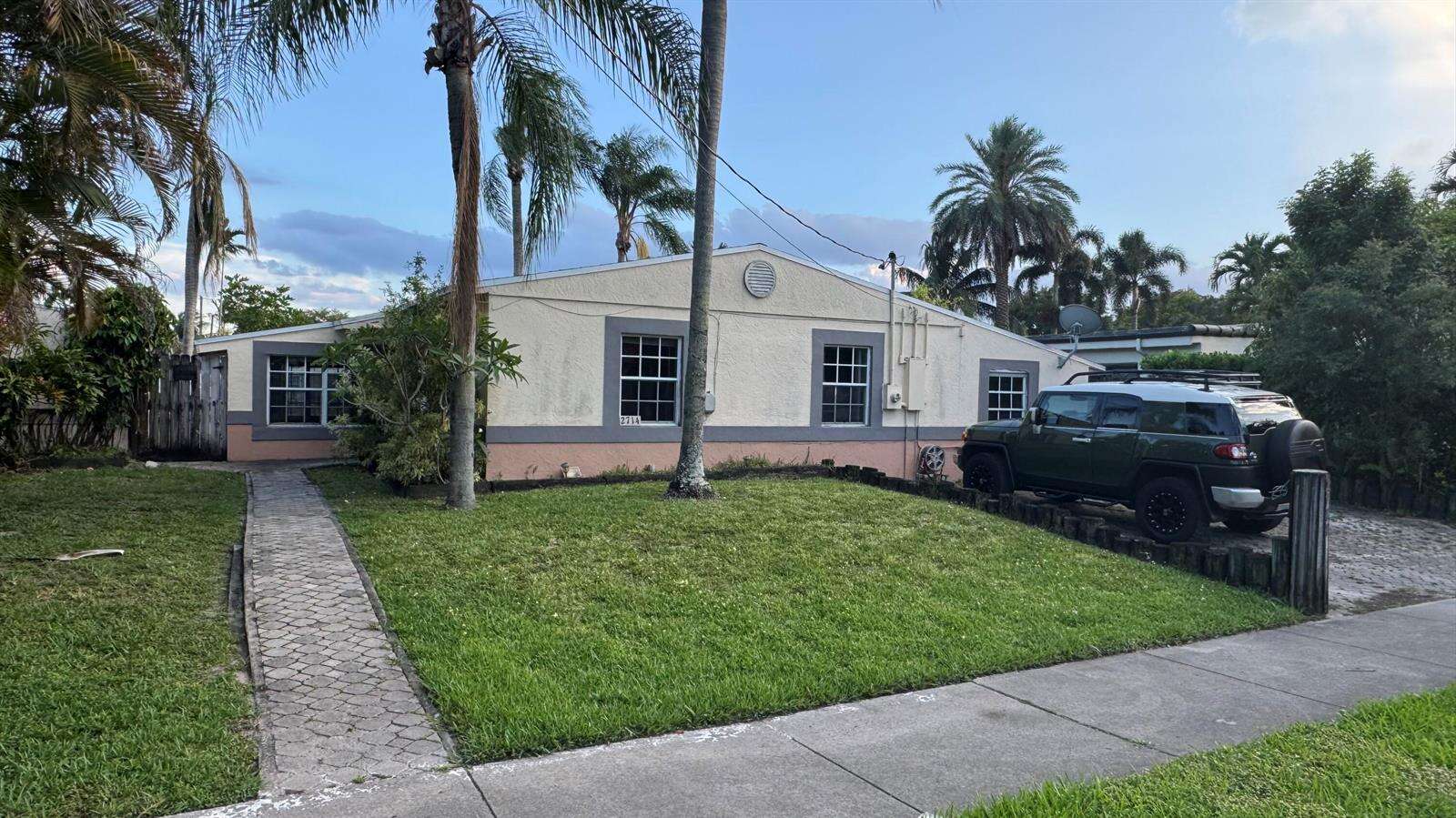 2714 Scott, Hollywood, FL 33020 - For Sale photo 24