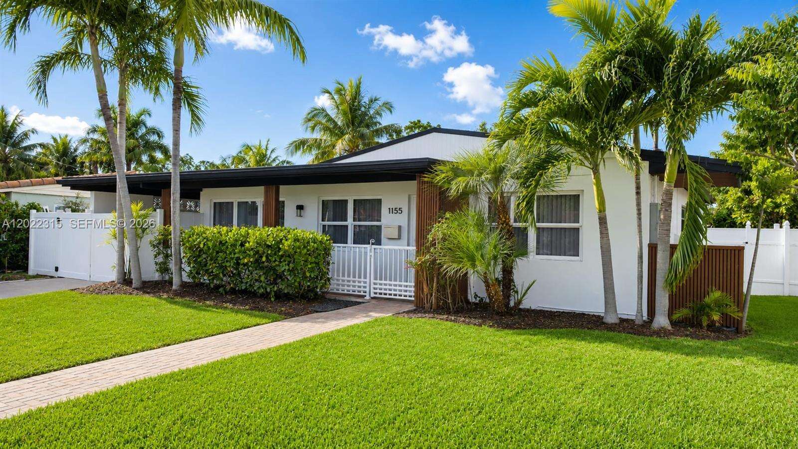 1155 Hayes St, Hollywood, FL 33019 - For Sale photo 1