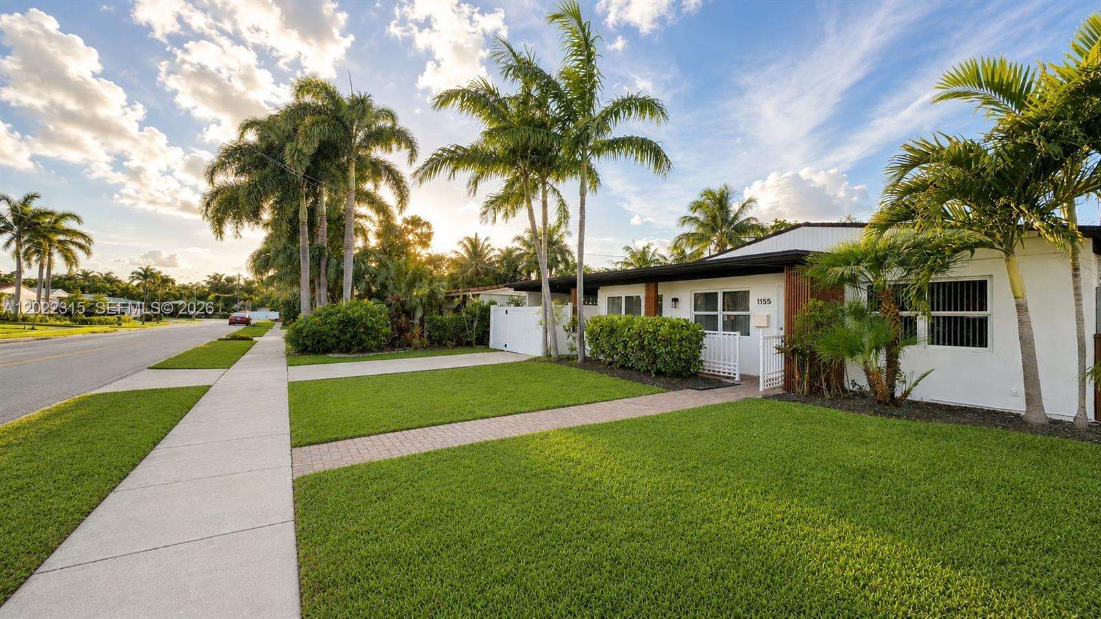 1155 Hayes St, Hollywood, FL 33019 - For Sale photo 2