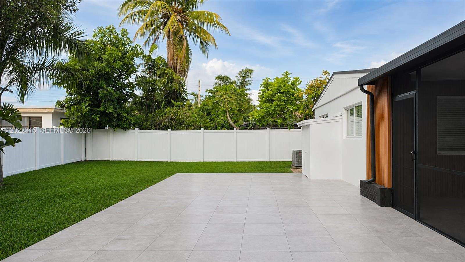1155 Hayes St, Hollywood, FL 33019 - For Sale photo 22