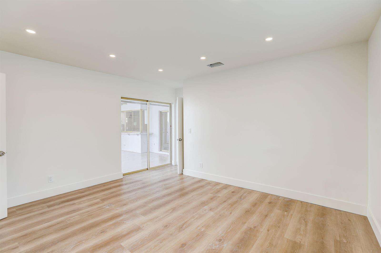 3900 45th, Hollywood, FL 33021 - For Sale photo 19