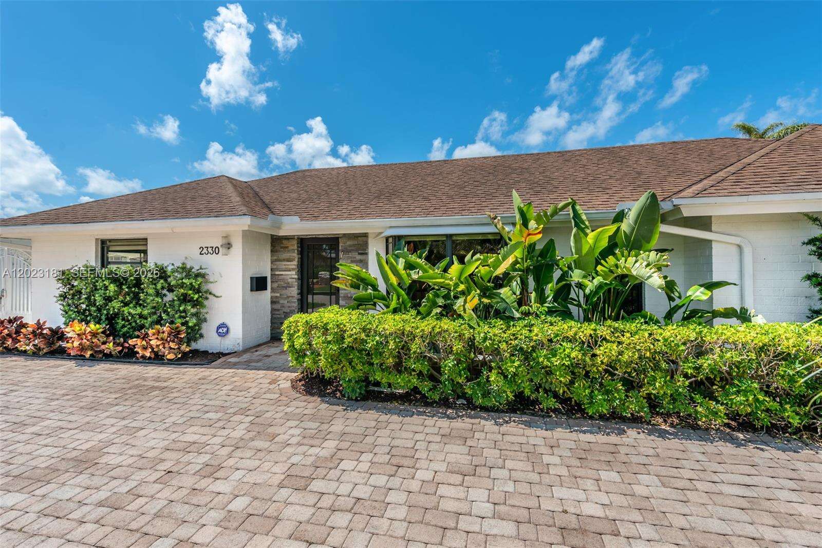 2330 195th St, Miami, FL 33180 - For Sale photo 2