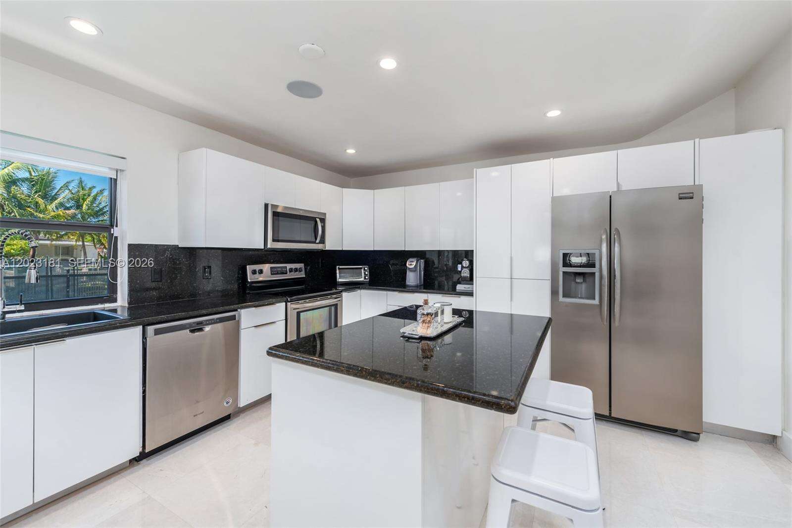 2330 195th St, Miami, FL 33180 - For Sale photo 12