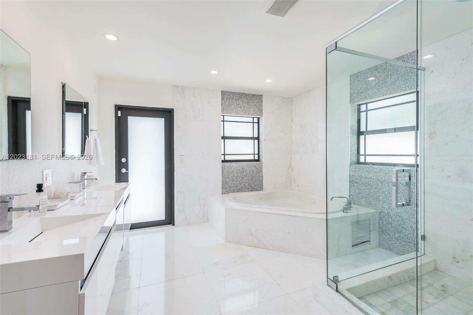 2330 195th St, Miami, FL 33180 - For Sale photo 17