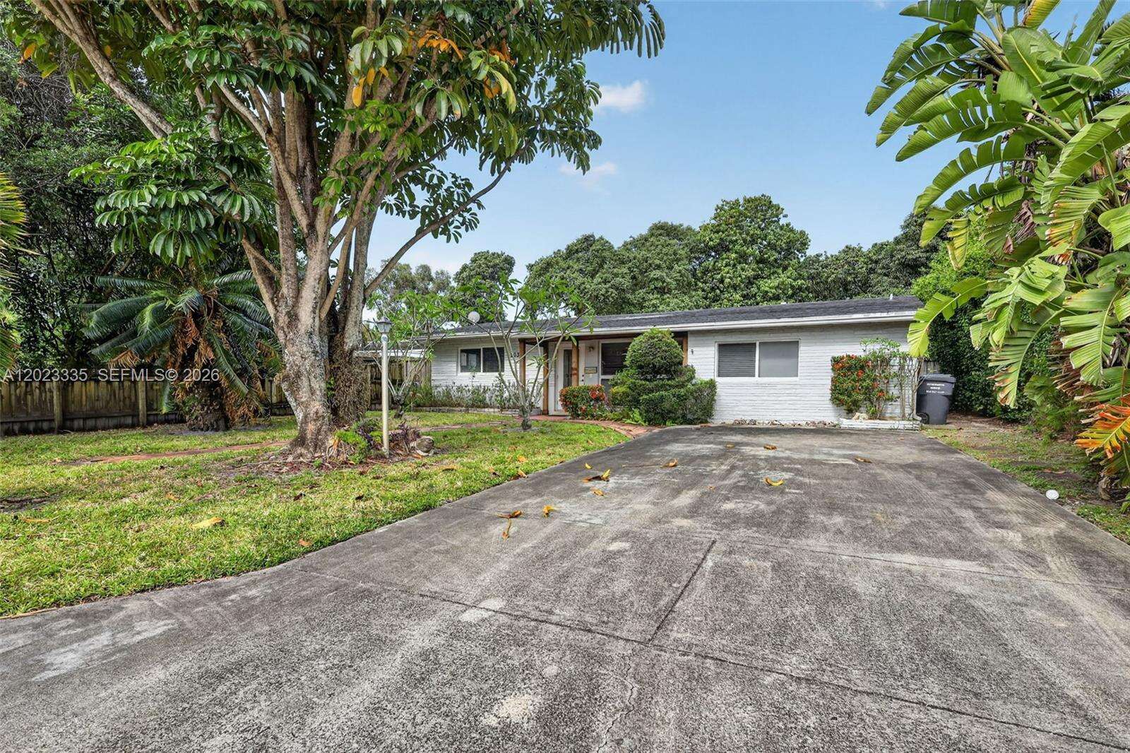 2030 57th Ter, Hollywood, FL 33021 - For Sale photo 2
