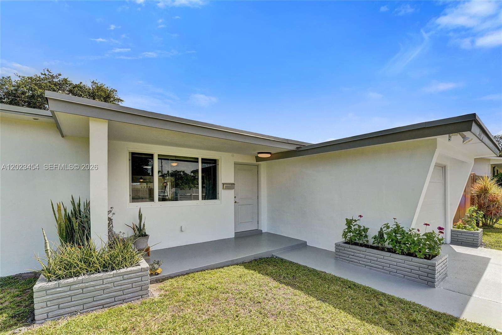 3234 Roosevelt St, Hollywood, FL 33021 - For Sale photo 2