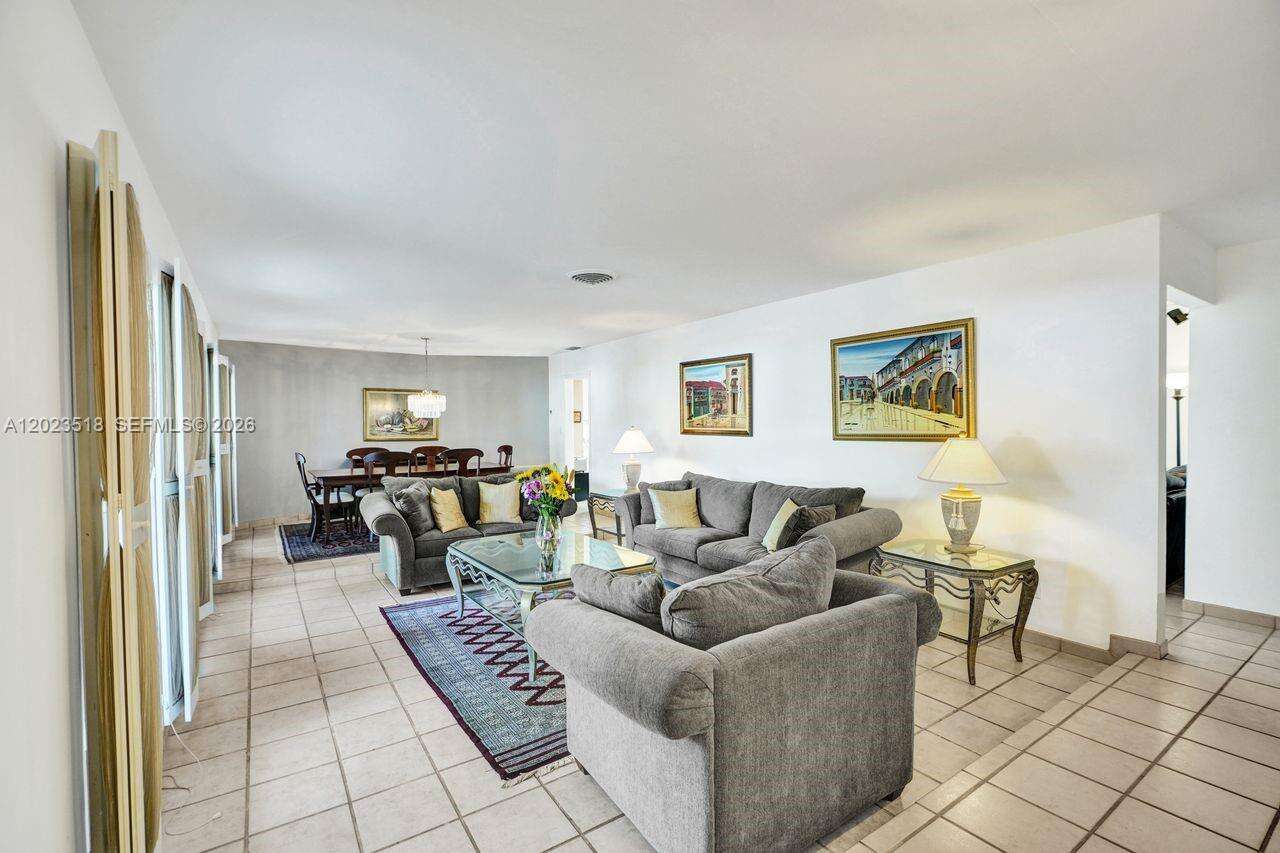 8521 86th Ct, Miami, FL 33143 - Pending Sale photo 2