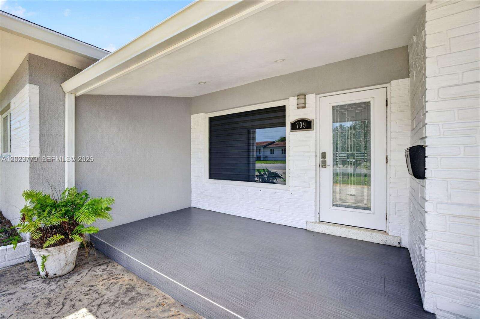 709 9th Ct, Hallandale Beach, FL 33009 - For Sale photo 11