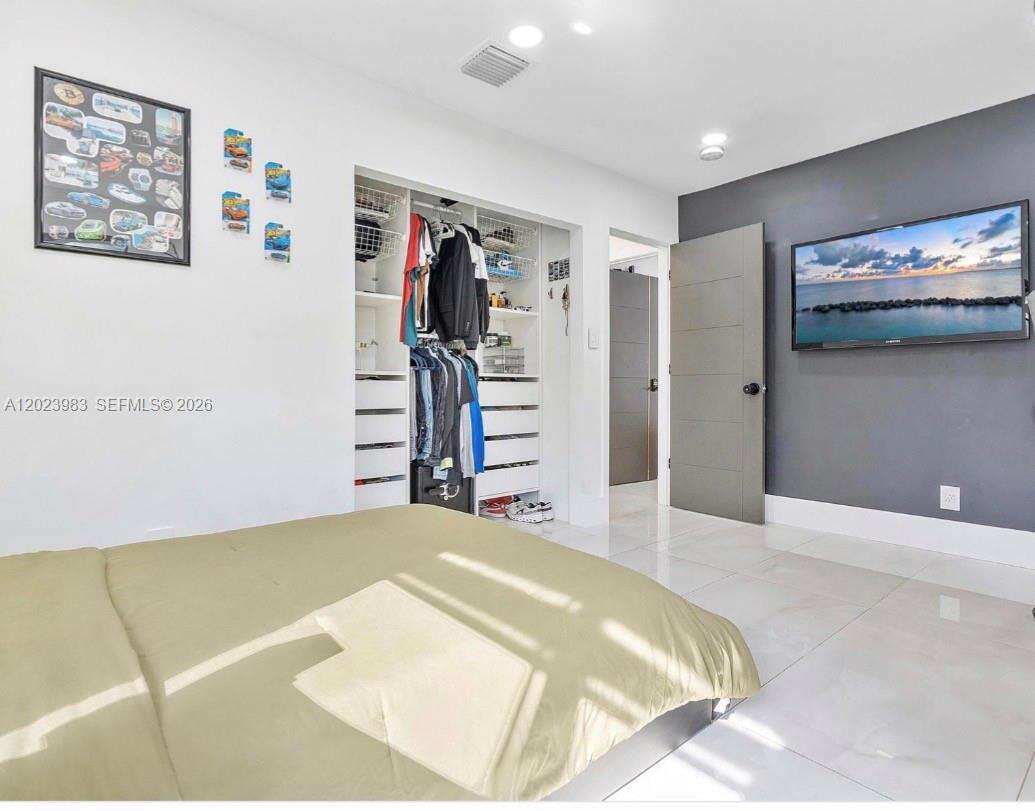 Hollywood, FL 33019 - For Sale photo 11