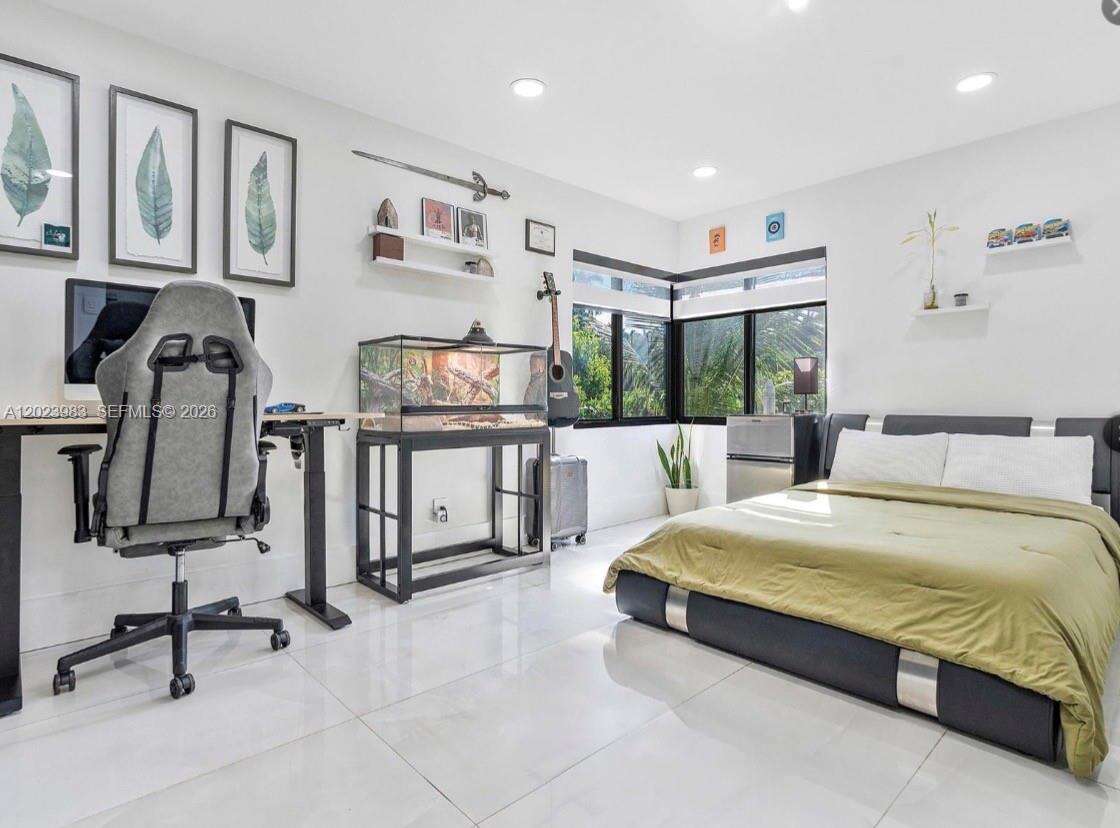 Hollywood, FL 33019 - For Sale photo 12
