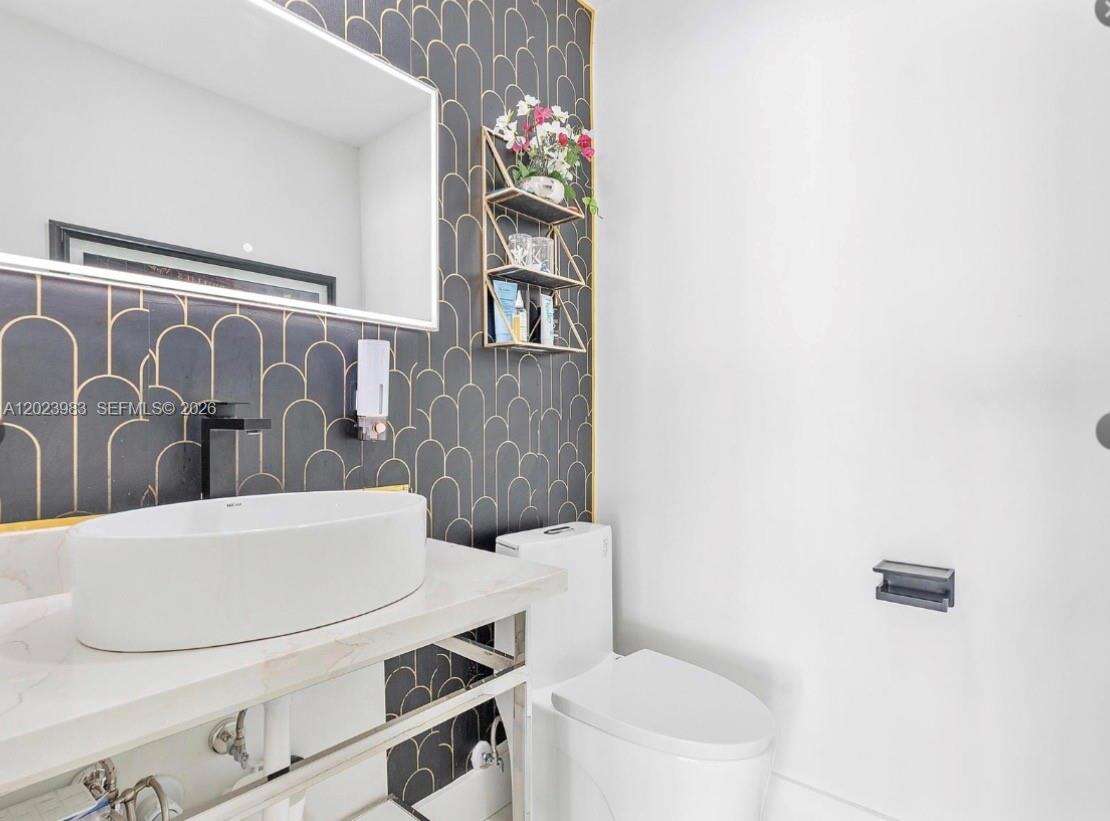 Hollywood, FL 33019 - For Sale photo 13