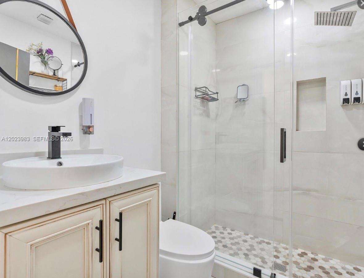 Hollywood, FL 33019 - For Sale photo 15