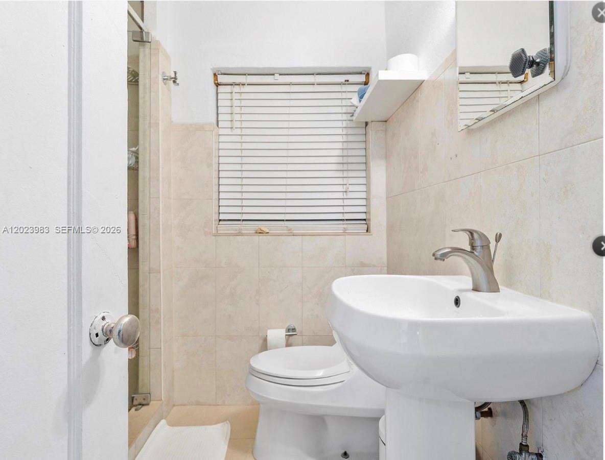 Hollywood, FL 33019 - For Sale photo 16