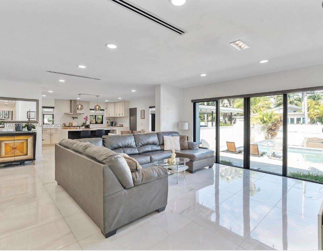 Hollywood, FL 33019 - For Sale photo 19