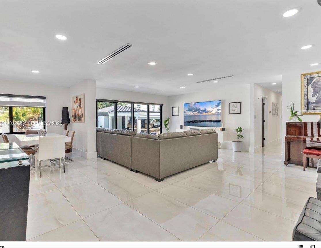 Hollywood, FL 33019 - For Sale photo 20