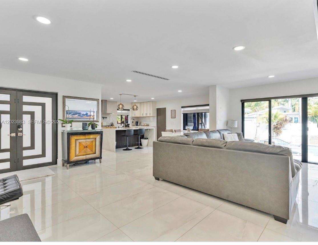 Hollywood, FL 33019 - For Sale photo 3