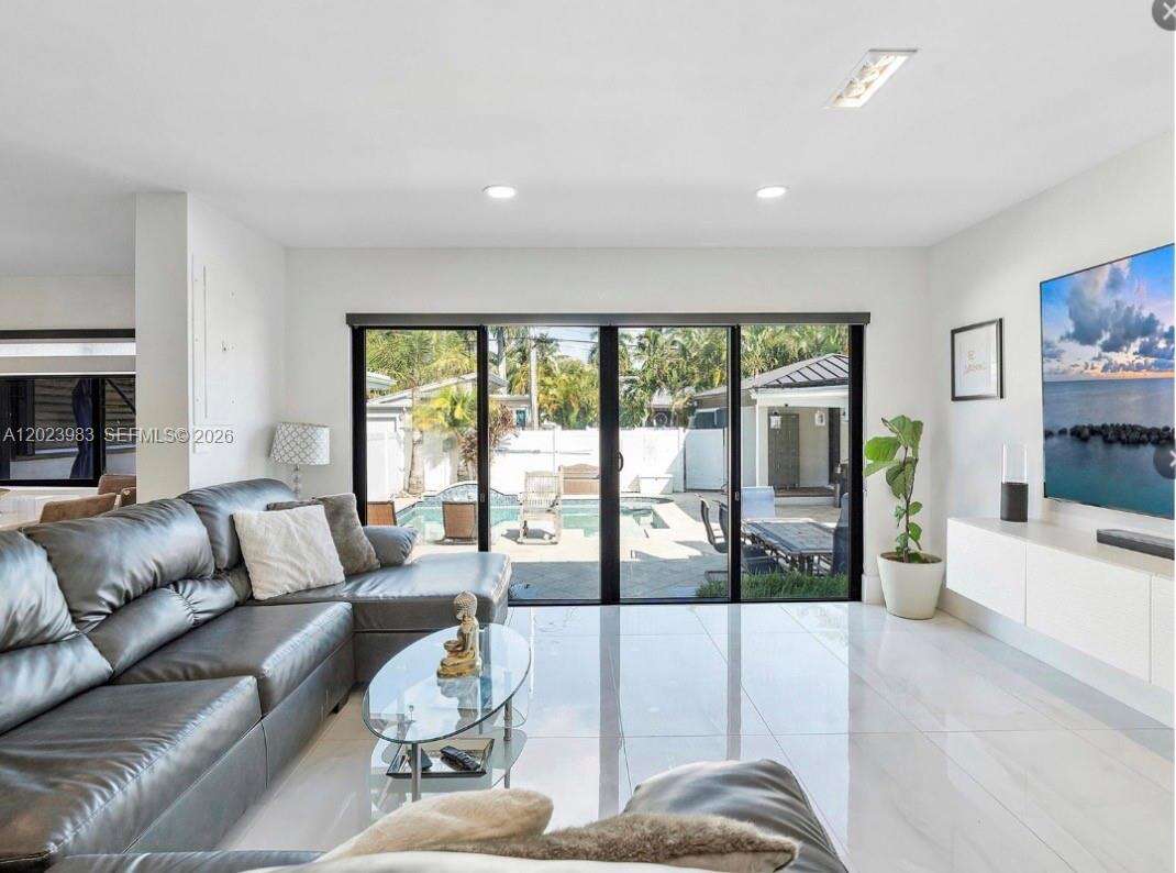 Hollywood, FL 33019 - For Sale photo 21
